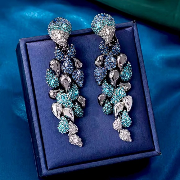 Alexis Bittar Crystal Ombré Paisley Clip-on Earrings - Picture 4 of 4